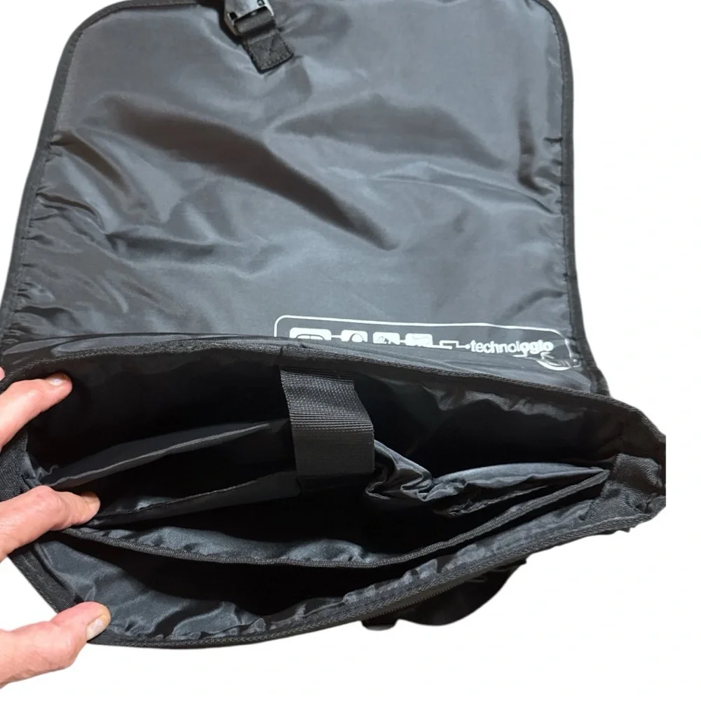 OGIO BLACK VAULT MESSENGER LAPTOP SHOULDER BAG **NWT**